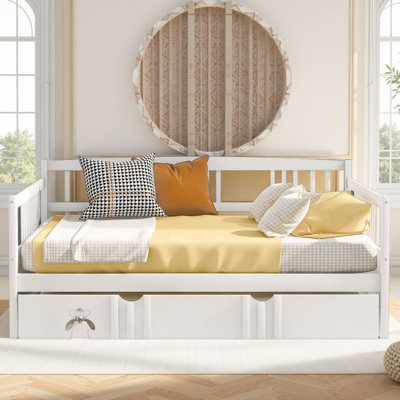 Versatile Classic Daybed with Twin Trundle – Space-Smart