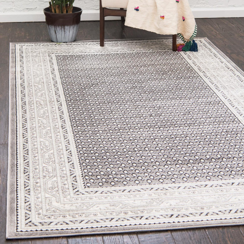 Tapis gris à motif géométrique Swinson, Gris, Rectangle 7 pi 10 po x 11 pi