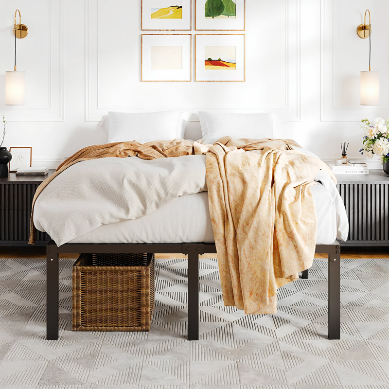 Structure de lit moderne en métal, sans tête de lit, sans sommier, Très grand lit, 18.3"