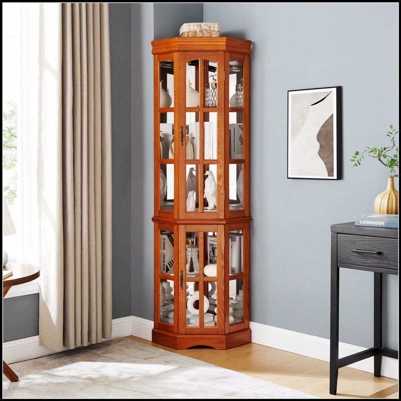 Vitrine d'angle avec 5 tablettes et éclairage intégré, parfaite pour exposer des objets de collection et maximiser l'espace
