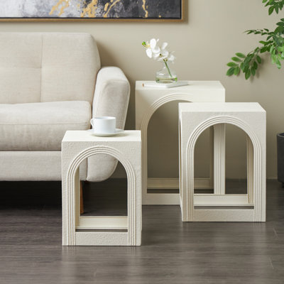 Table d'appoint en métal avec découpes arquées Cole and Grey