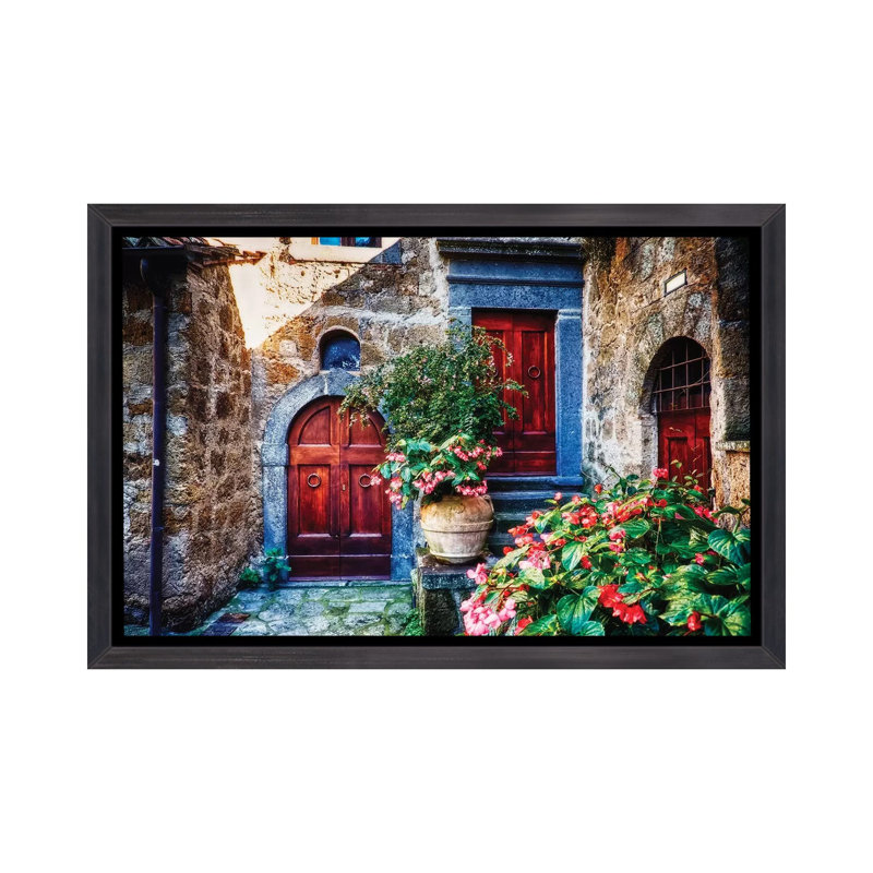 «Classic House Entrance in Umbria» - Impression, Cadre noir vieilli, H 18 po x l 26 po x P 1,5 po