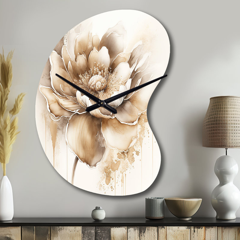 Blooming Beige Floral Design IV - Horloges murales asymétriques florales en métal, horloge murale beige, Petit