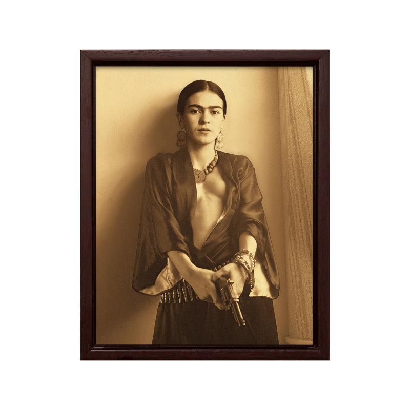 Frida Kahlo tenant une arme à feu, Canvas, Brown Framed, 11"H x 14"W