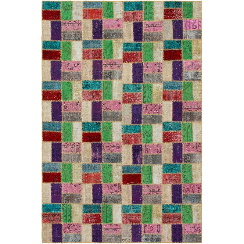 Tapis unique en laine noué à la main style patchwork vert / beige / rouge foncé des années 2010 de 6 pi 9 po x 10 pi 4 po Arben