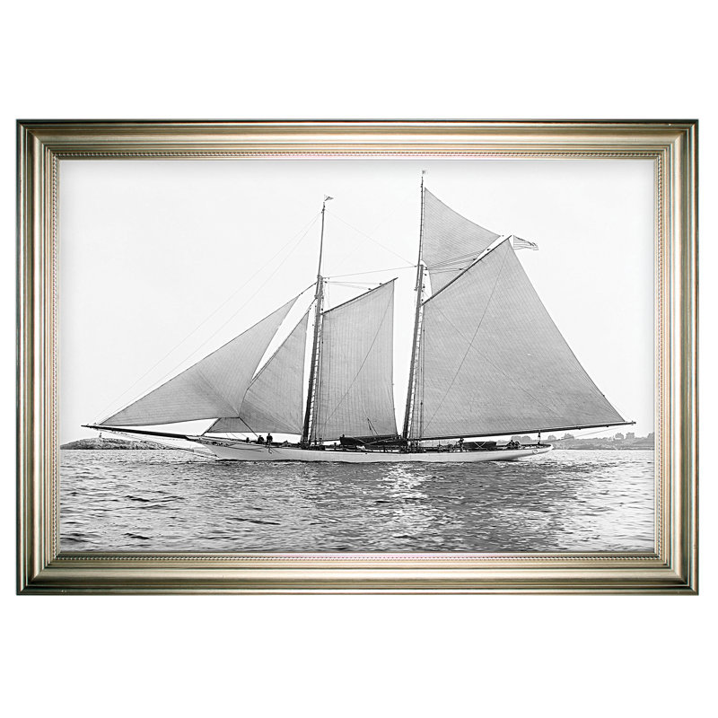 «Sailing Yacht VII», reproduction d'art sur toile tendue, H 31 po x l 43 po x P 1,5 po, Cadre doré, Blanc mat