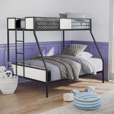 Structure en métal de style contemporain avec lit superposé simple au-dessus d'un lit superposé double