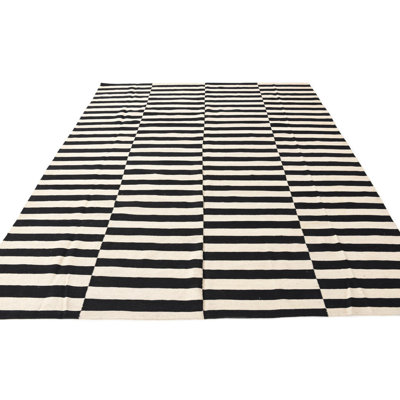 Noor Black and White Rug