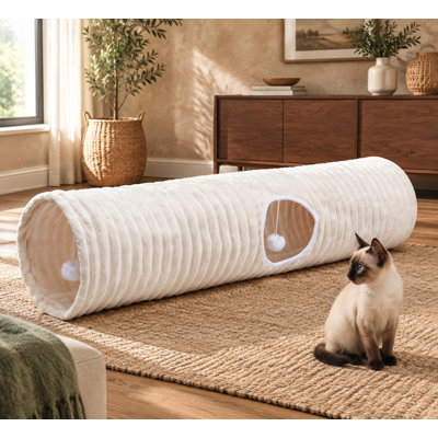 La finition à rayures blanches confère à ce luxueux tunnel droit pour chat d'intérieur de 43 pouces son allure, tandis que les balles et la conception pliable en forme de grotte offrent un espace de jeu aux chatons.