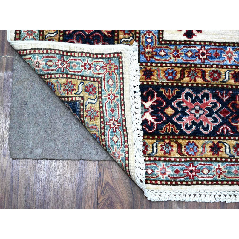 Tapis carré super Kazak 5 pi 10 po x 6 pi 0 po