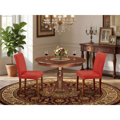 L'ensemble de table de salle à manger 3 pièces comprend une table de cuisine ronde avec piédestal et 2 chaises Parsons en simili cuir rouge Firebrick, acajou
