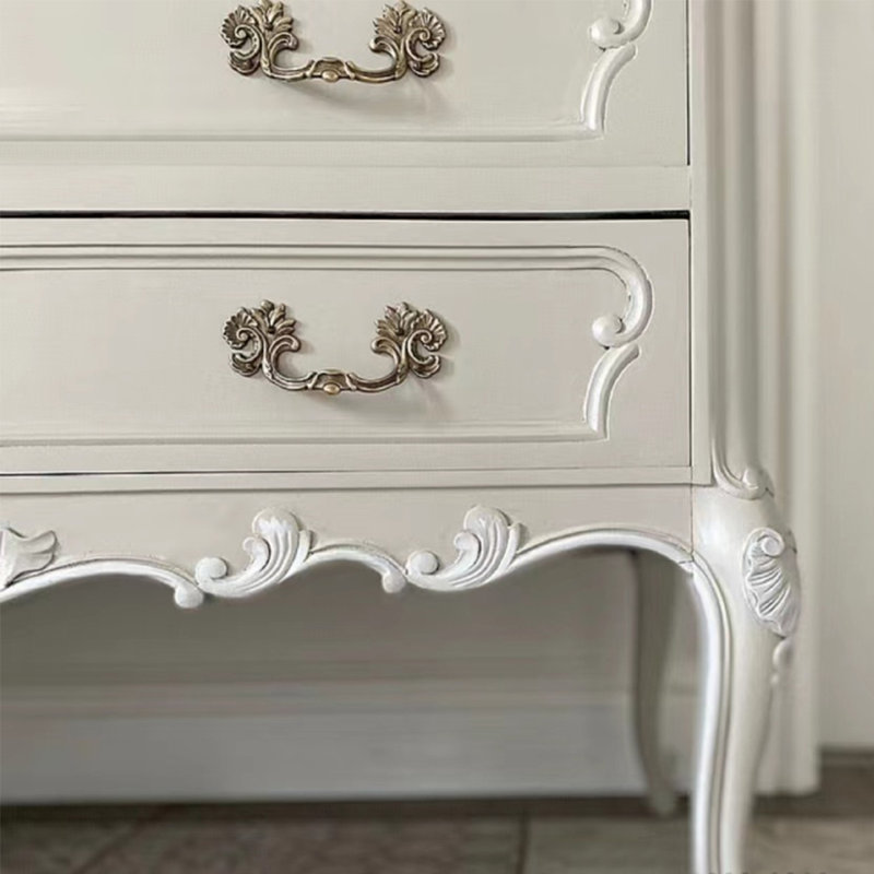 Commode sculptée de style européen