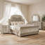 Ensemble de chambre à coucher pour grand lit quatre pièces Caitlin, tête de lit capitonnée en similicuir, dessus en marbre, argent