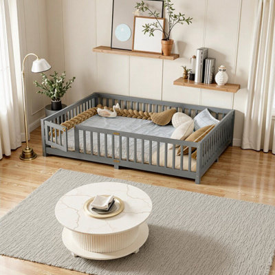 Lit de grand lit élégant avec garde-corps et porte pour enfants - gris grain de bois