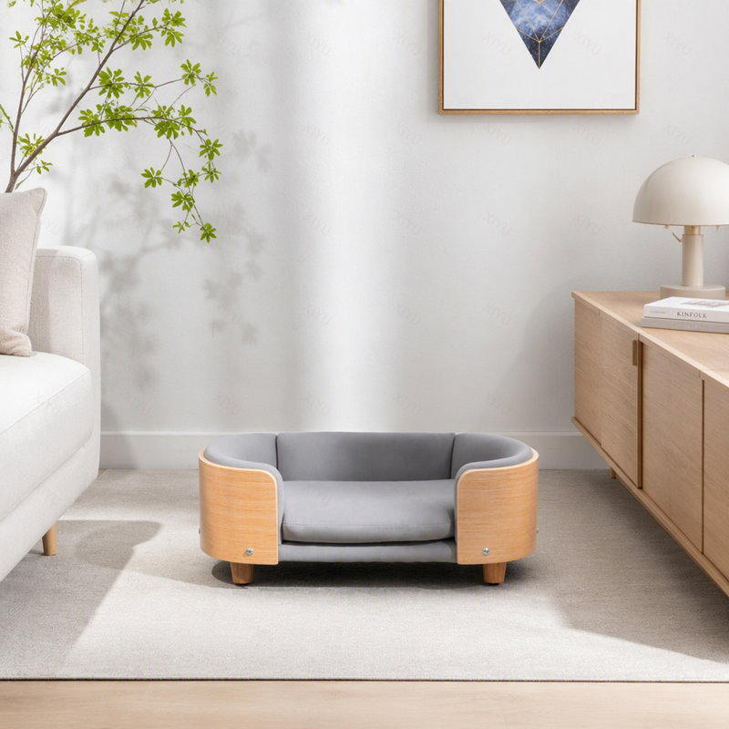 Lit pour chien surélevé de style scandinave avec pattes en bois massif et dossier en bois courbé, coussin en velours