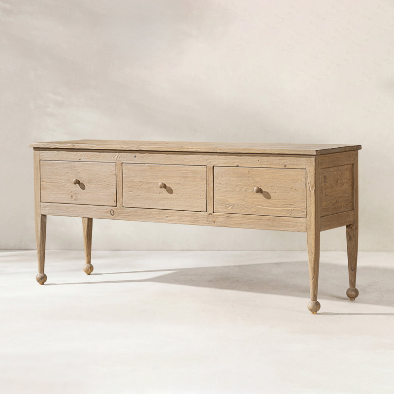 Console Balqis 72 po en pin recyclé à 3 tiroirs, finition Heritage brun naturel clair.