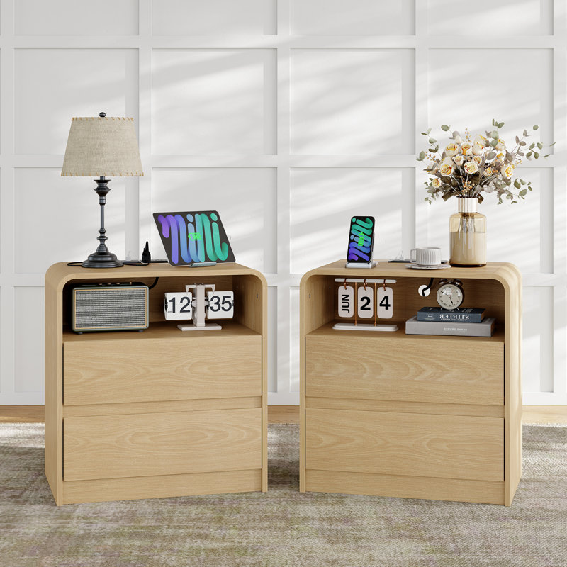 Table de chevet Nola 23,6 po avec station de charge, rangement à 2 tiroirs, casier ouvert et conception à bord arrondi, table de chevet pour chambre à coucher et salon, ensemble de 2