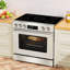 Cuisinière électrique 36 po avec 5 éléments radiants, four à convection de 6,0 pieds cubes, friture à air et acier inoxydable autonettoyant de 36 po