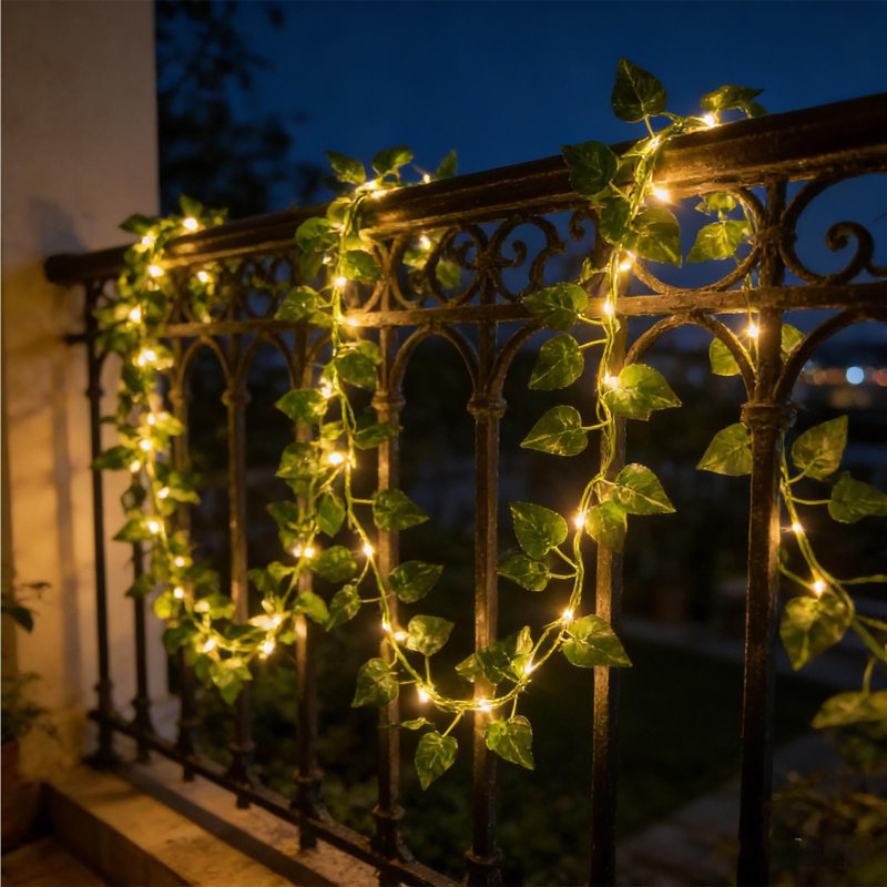Les guirlandes de lumières vertes à guirlande de feuillage vert à DEL allument des guirlandes de lumières décoratives à énergie solaire pour la cour et la pièce