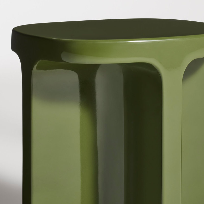 Petite table d'appoint pour l'extérieur, 12" H x 20" W x 16" D, Olive