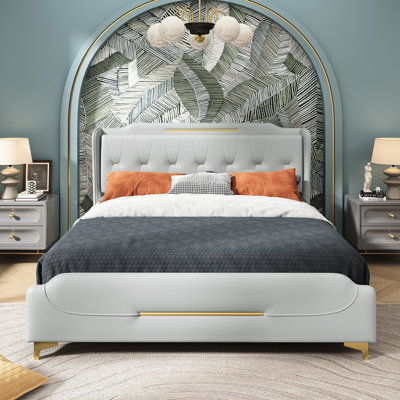 Grand lit tapissier en polyuréthane avec tête de lit à oreilles et renfort en métal, lattes, cadre gris luxueux, revêtement en cuir, or fantaisie sur une capacité de 800 lb, facile à nettoyer