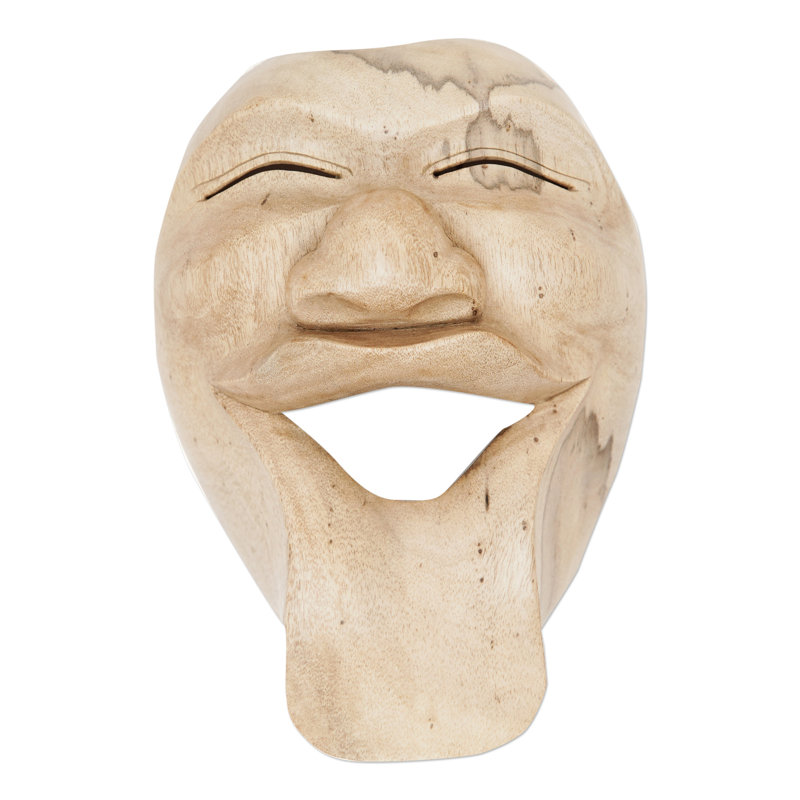 Masque de bois à fort rire