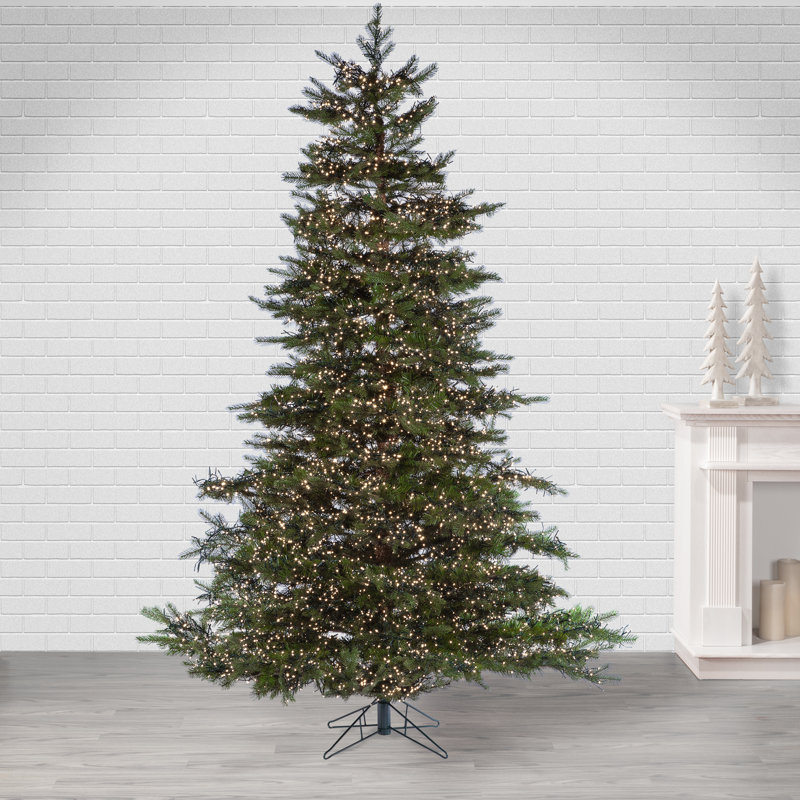 Spectacular 9 Foot Natural Cut Monaco Pine With Cluster Led Lights