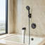 Bec de baignoire à inverseur relevable avec douche à main à 6 réglages (soupape brute non incluse)