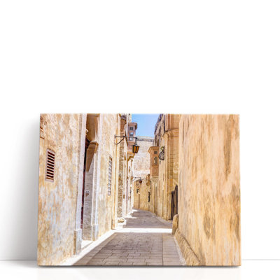 «Narrow Street of Mdina City, Malta», reproduction d'art sur toile