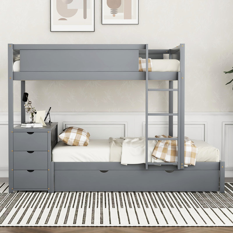 Lit simple superposé avec lit gigogne, bureau de rangement et prises de courant grises, pour la chambre