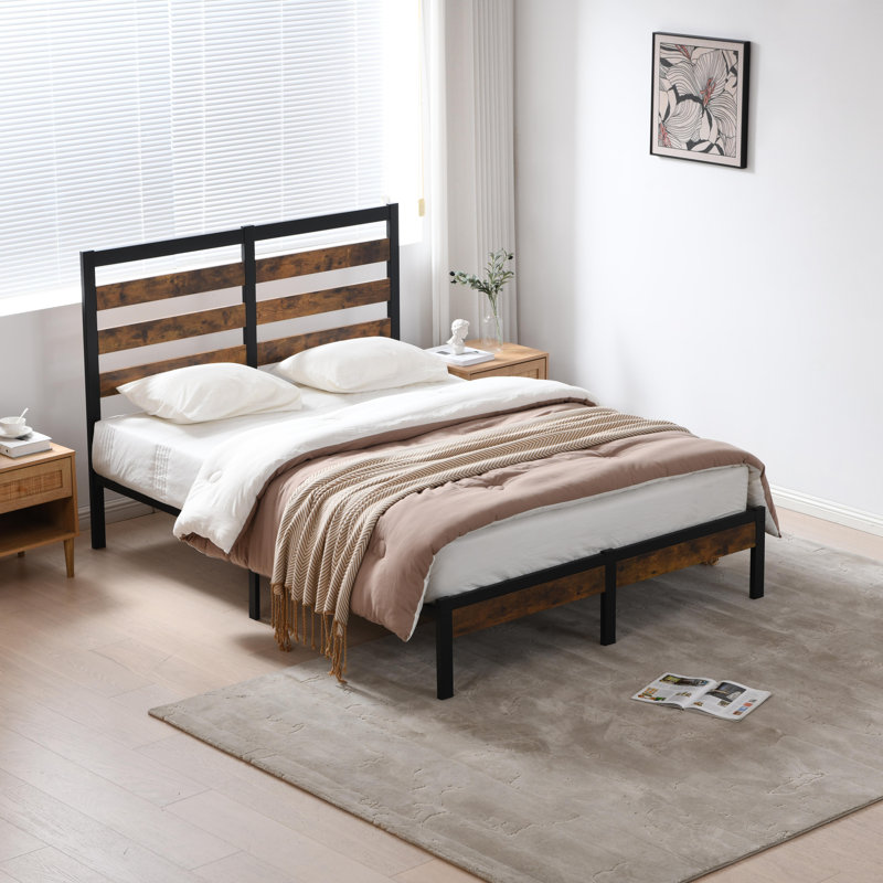 Base de lit plateforme Mayghan avec tête et pied de lit en bois, Double, Brun rustique