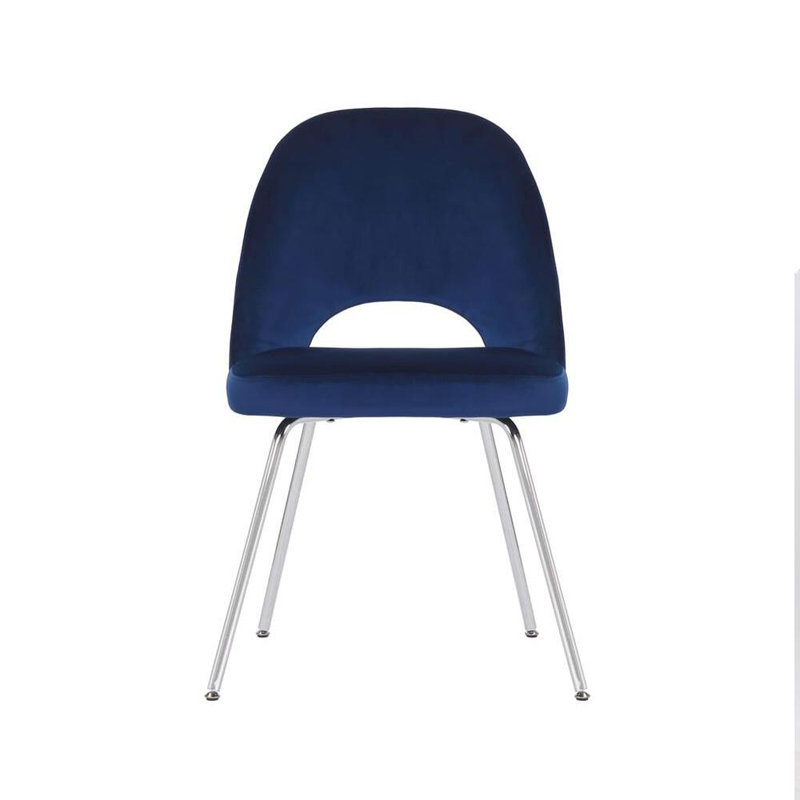 Chaise d'appoint rembourrée en bleu