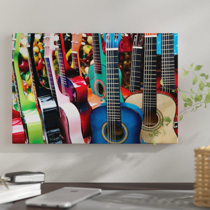 «Toy Guitars» par Walter Bibikow - reproduction de photo sur toile tendue, H 12 po x l 18 po x P 1,5 po, Toile tendue