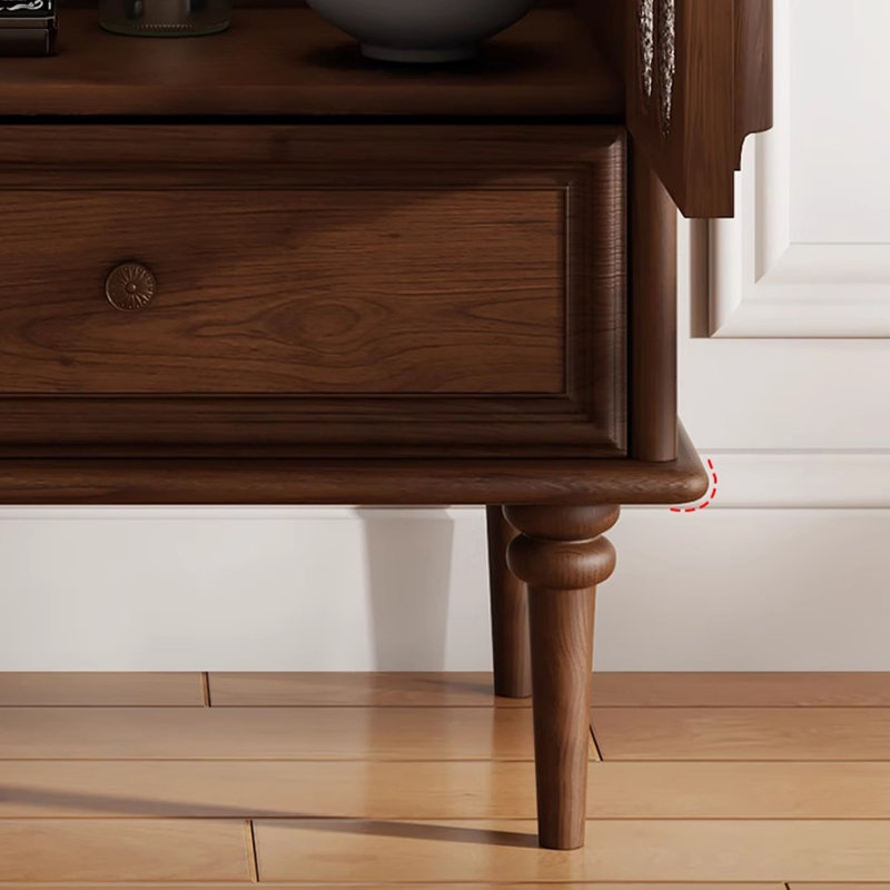 Simple and spacious storage cabinet