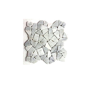 Carreau de mosaïque en pierre naturelle blanc caillé à la main pour murs de plancher et dosseret de salle de bain 12 po x 12 po CNK Tile