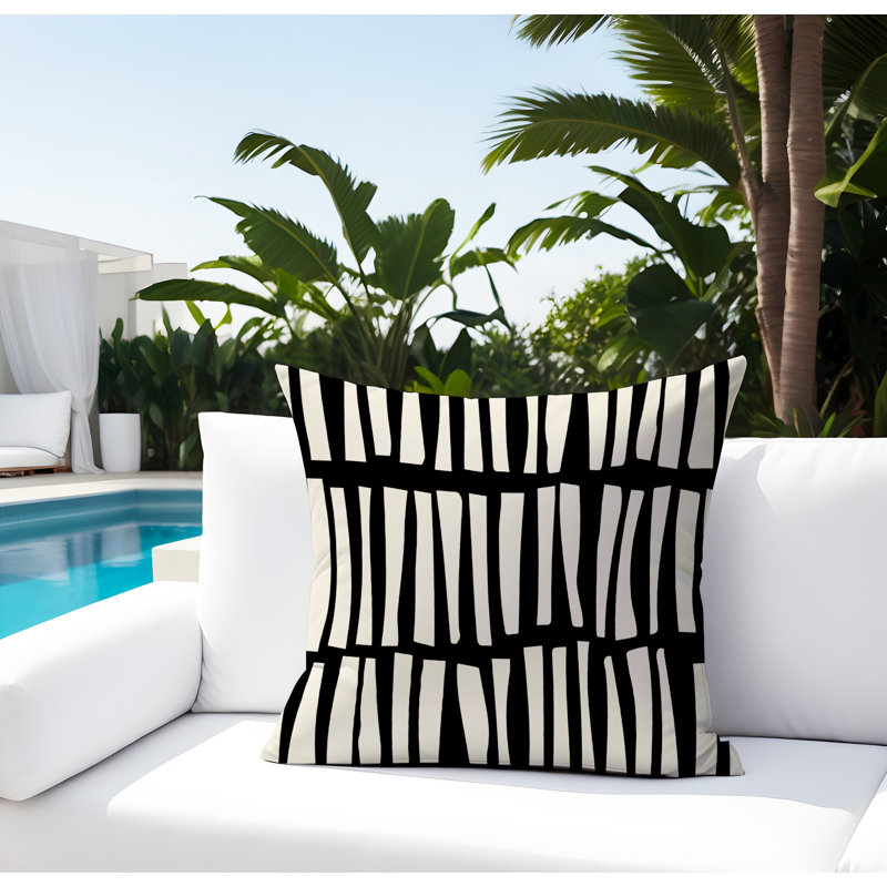 Coussin décoratif réversible Clayton, H 17 po x l 17 po, Noir / Blanc cassé