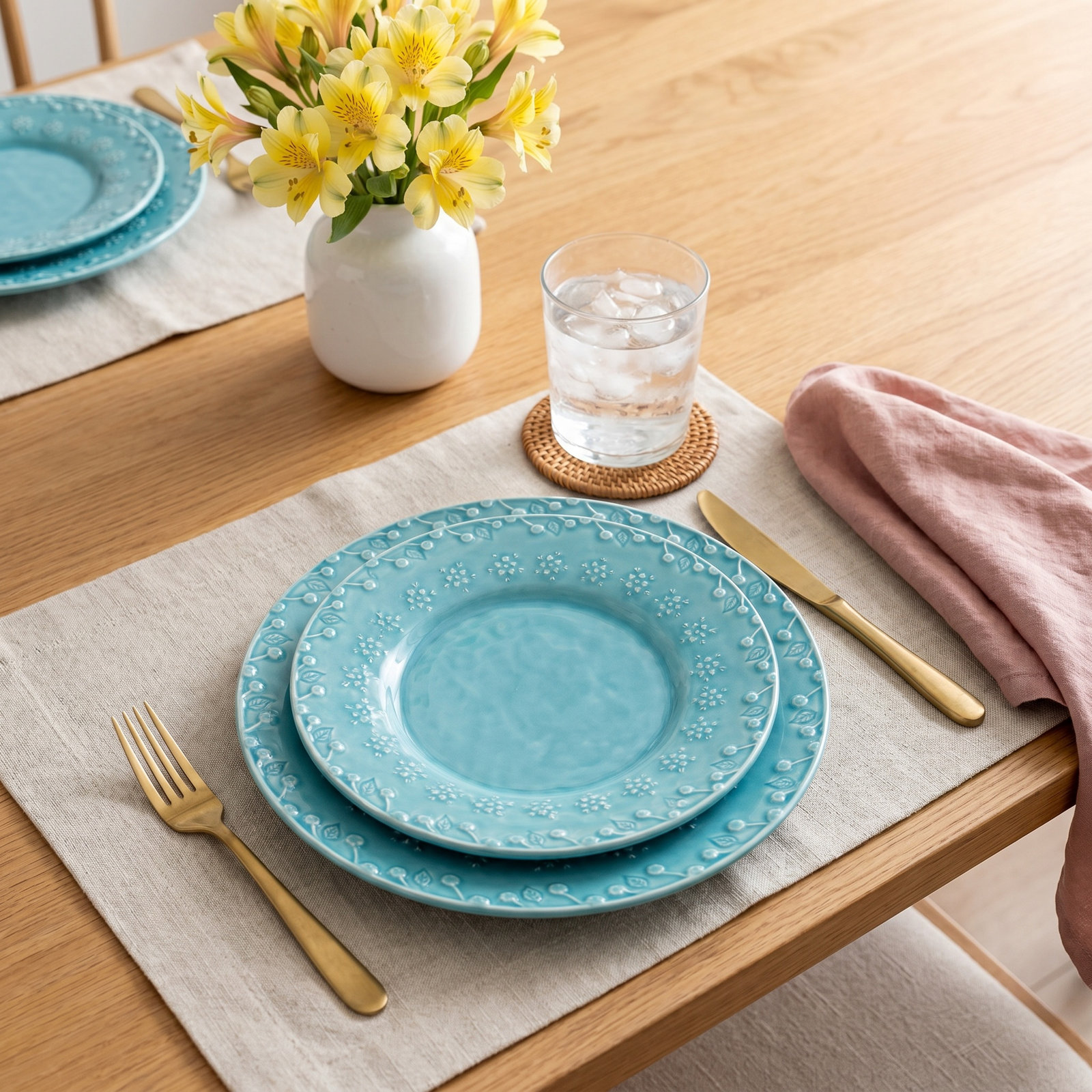Flora 9" Salad Plate, Blue