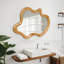 Miroir mural de forme irrégulière avec cadre en bois naturel