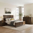 Ensemble de mobilier de chambre très grand 4 pièces Wrentham, lit à panneau en bois, commode, table de chevet et commode, finition noyer antique