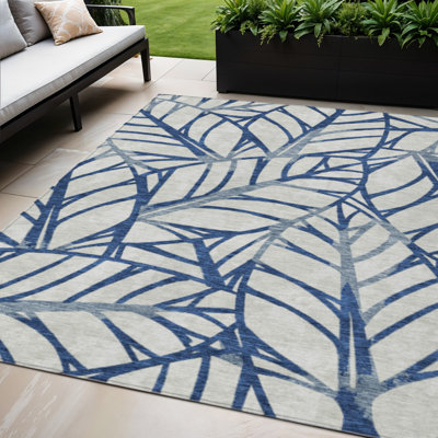 Tapis extérieur lavable floral bleu marine et beige 10 pi x 14 pi