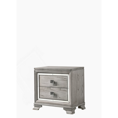 Un seul meuble de chambre à coucher contemporain avec deux tiroirs et des miroirs biseautés pour plus de rangement et de style dans votre chambre à coucher
