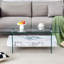 Table basse moderne à deux niveaux - Verre trempé transparent et texture marbre, design de rangement multifonctionnel L'étage inférieur comprend un tiroir