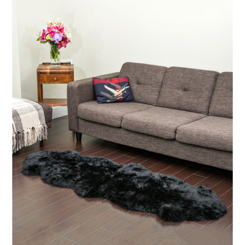 Tapis intérieur/extérieur noir en peau mouton Roy, Fantaisie 2 pi x 6 pi 5 po