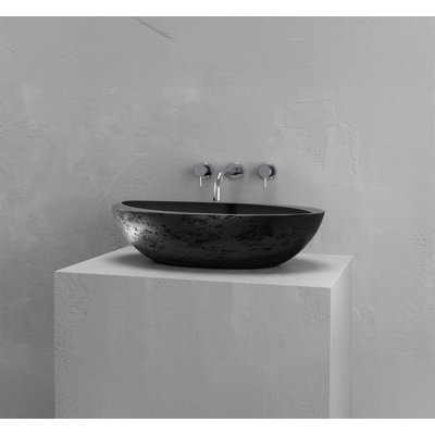 Lavabo vasque de comptoir ovale en fer noir texturé / noir L 24 po x l 13,8 po Vast Studio avec intérieur blanc lisse, finition métallique luxueuse et design sculpté d'inspiration spa moderne
