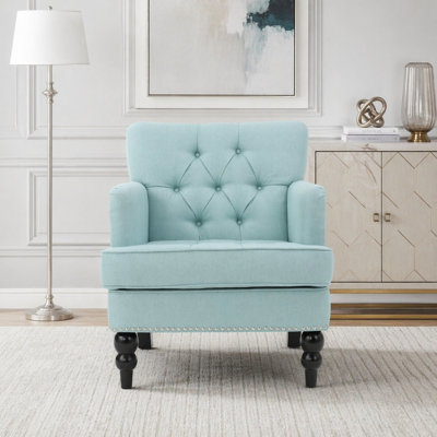 Fauteuil club capitonné en tissu avec garniture cloutée et pieds en bois de bouleau