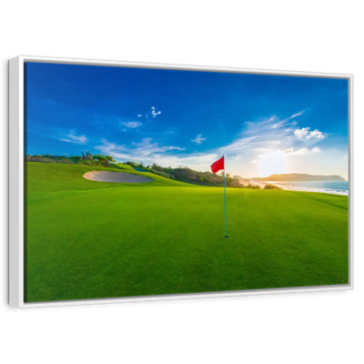 Drapeau rouge du terrain de golf