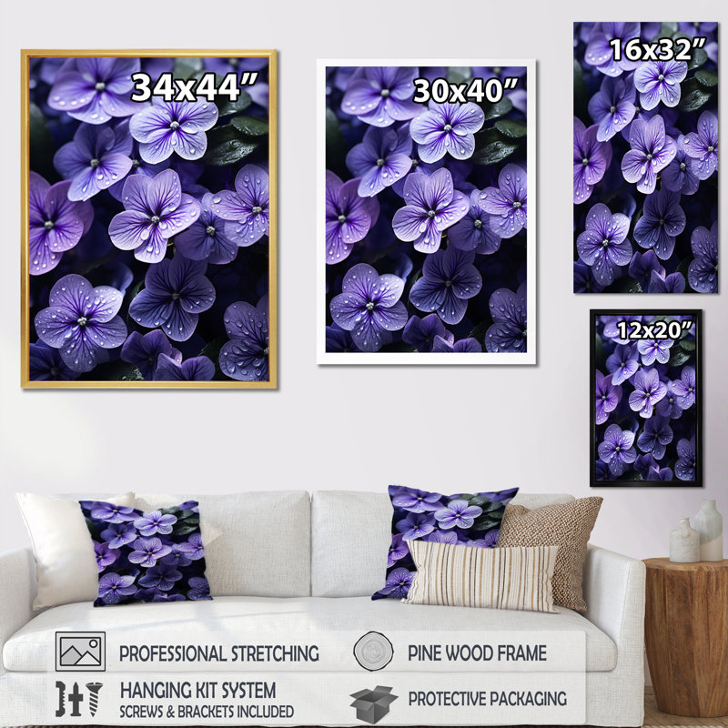 «Violets Whispering Photo II», reproduction sur toile, 32" H x 24" W, Cadre flottant blanc