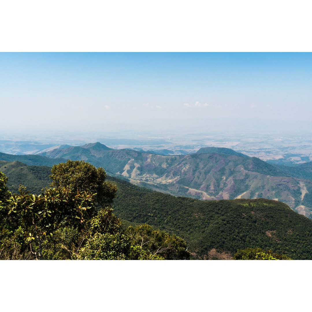 Wunderschöne Natur in der Nähe von Campos Do Jordao, Brasilien von Filipefrazao - Druck ohne Rahmen auf Leinwand