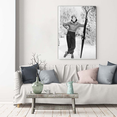 Woman with skis 1 Piece Wrapped Canvas Wall Art