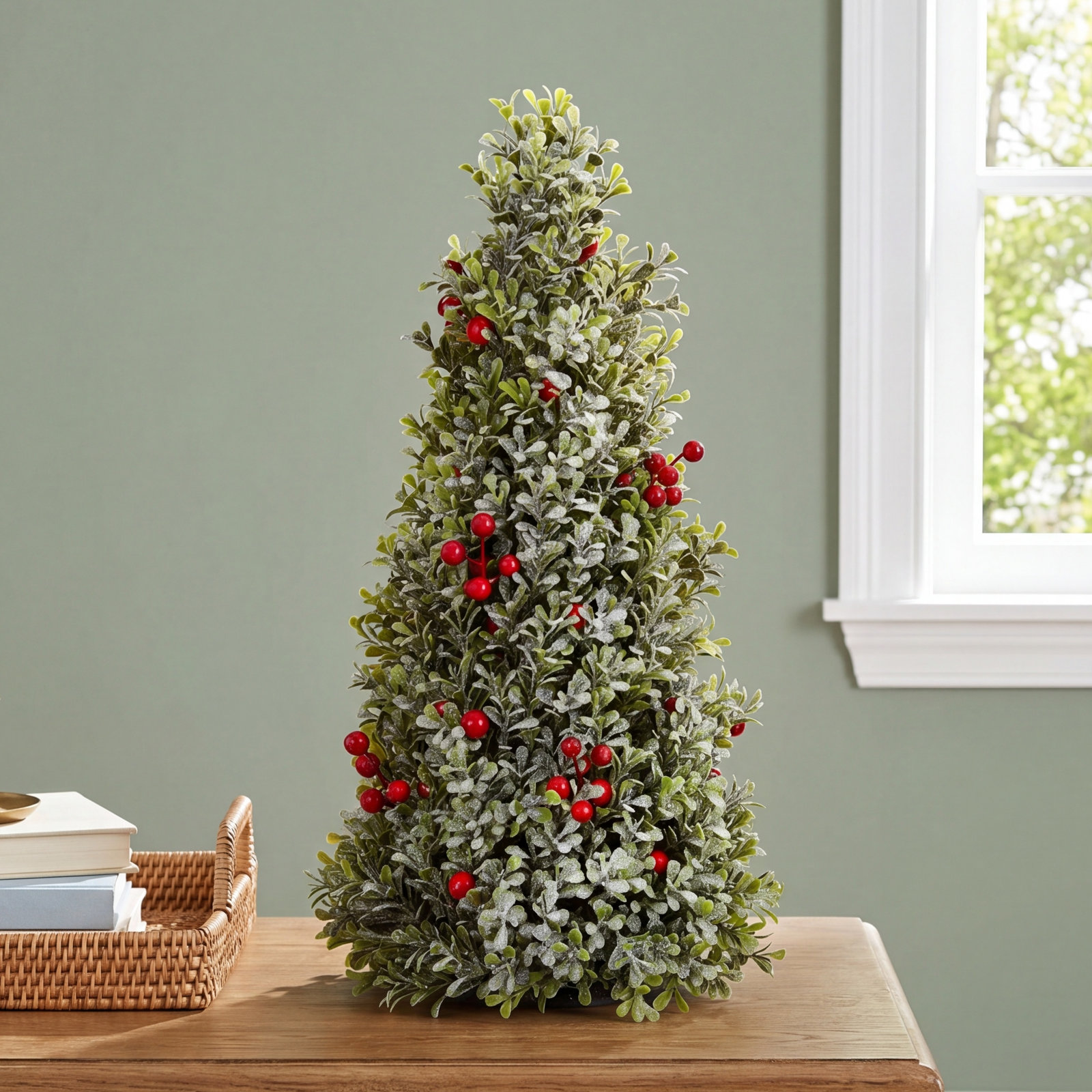 18" Boxwood Topiary, 18" H x 9" W x 9" D